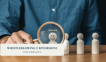 Lente di ingrandimento che evidenzia una figura tra più soggetti, simbolo di whistleblowing, valutazione disciplinare e inversione dell’onere della prova.