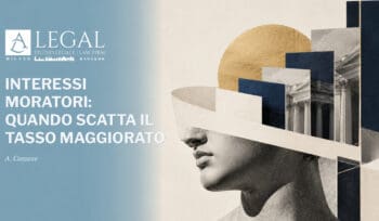 Collage editoriale con statua classica, architetture giudiziarie e forme geometriche che richiamano la crescita degli interessi moratori.